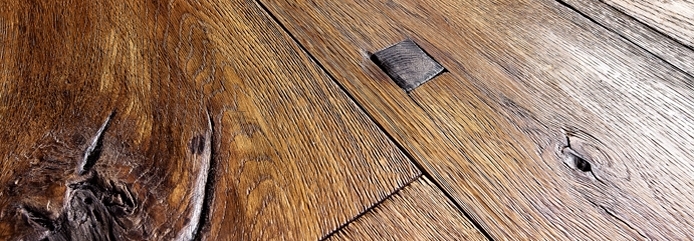 Je houten vloer onderhouden, dat doe je bij voorkeur met natuurlijk schoonmaakmiddelen.